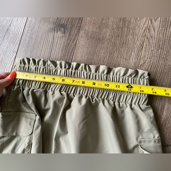 3/$30 SHEIN army green cargo skirt w/ side pockets - Picture 7 of 9